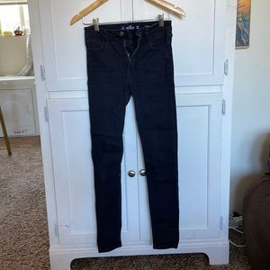 Fav black Hollister high rise super skinny jeans 😍 size 1R/ W25/L30